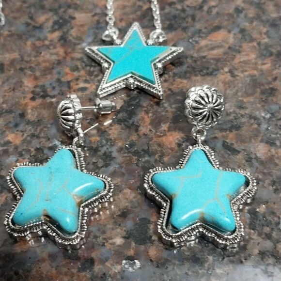 Tourquise Necklace and Earrings - Picture 2 of 7